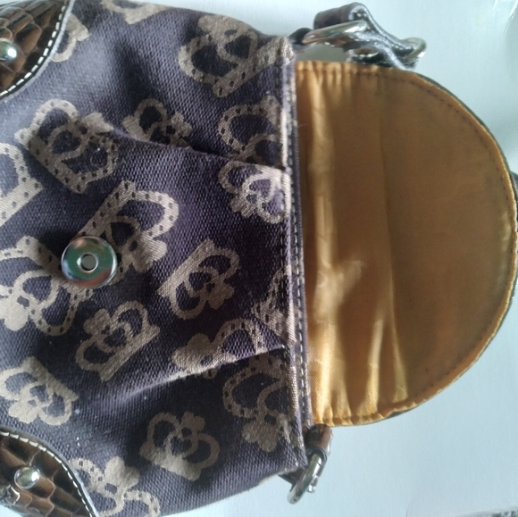 Kathy Van Zeeland Crossbody Pouch. - Picture 4 of 6